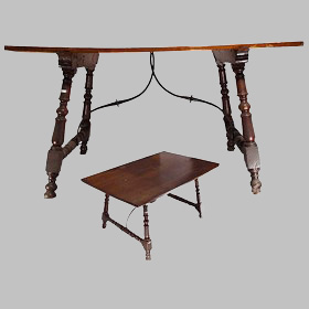 Bufete Mallorquín en madera de nogal. S. XVIII