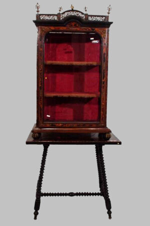 Флорентийский орех и кэри витрина. XVIII век