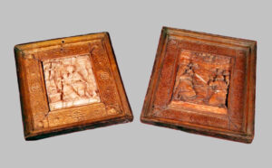 Pareja Malinas de Alabastro con marco: Siete Apóstoles adorando al Niño.  S. XVI.