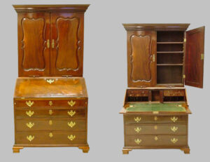 George III fall-front Bureau. Green leather upholstered inside. XVIII Century