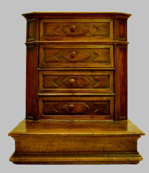 Walnut Renaissance Italian Prie - Dieu.  XVI Century