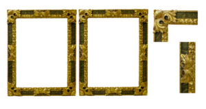 Pareja Marcos Barrocos de talla dorada con oro fino y con fondo verde.  S. XIX