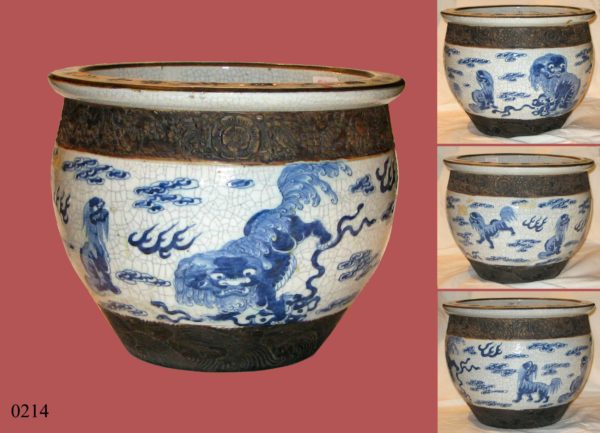 Pecera de cerámica. China, S. XVIII. Base restaurada