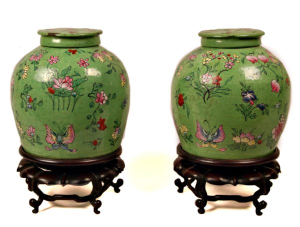 Pareja de Tibores de cerámica China, S. XVIII