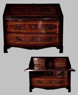 Buró Lombardo (Italia) de nogal, dos cajones con marquetería y también en los lados y en el sobre. S. XVIII.