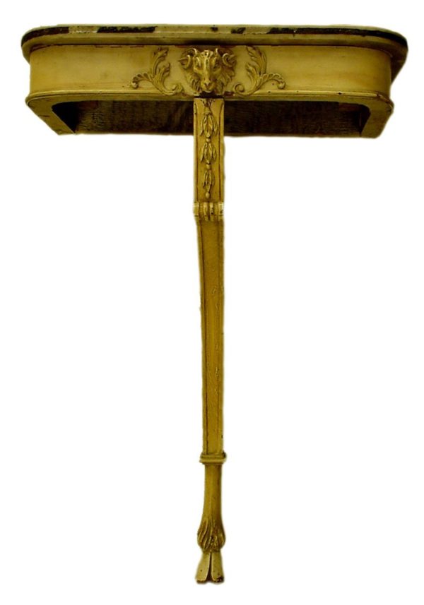 Consola con pie de talla, con cabeza y pata de ternero y mármol con aplicaciones doradas. Francia, S. XIX
