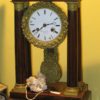 Reloj de sobremesa Imperio de jacarandá y marquetería de limoncillo. C.1820.