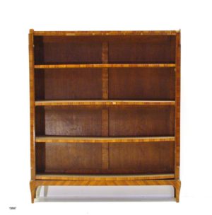 Pareja Librerías estrechas Luis XV de madera de nogal, con cuatro estantes y sobre de mármol. S. XVIII