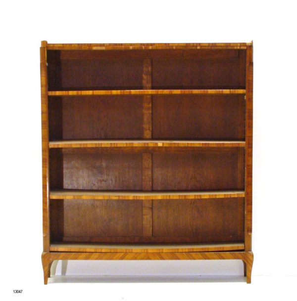 Pareja Librerías estrechas Luis XV de madera de nogal, con cuatro estantes y sobre de mármol. S. XVIII