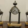 Guarnición de Reloj y dos Copas de bronce con base de mármol. Francia, S. XIX