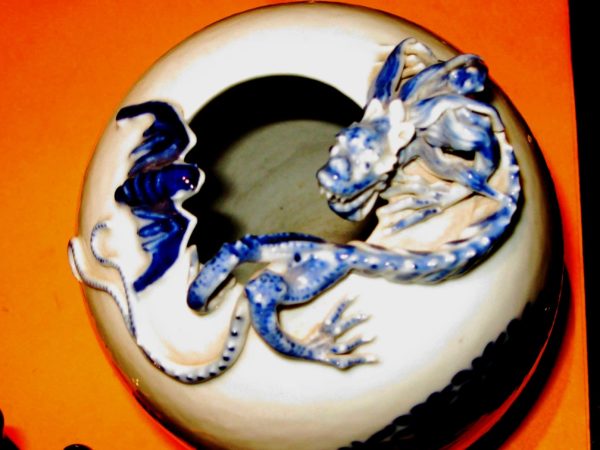 Jarrón de cerámica Dinastía Kang - Hsi. China, S. XVII. Firmado.
