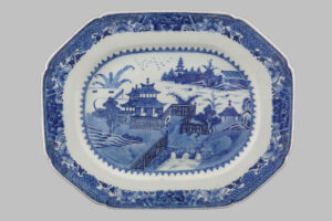 Bandeja Octogonal de Porcelana China – Siglo XVIII