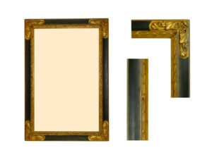 Резьба по раме с рельефами по углам, зеленая и золотая