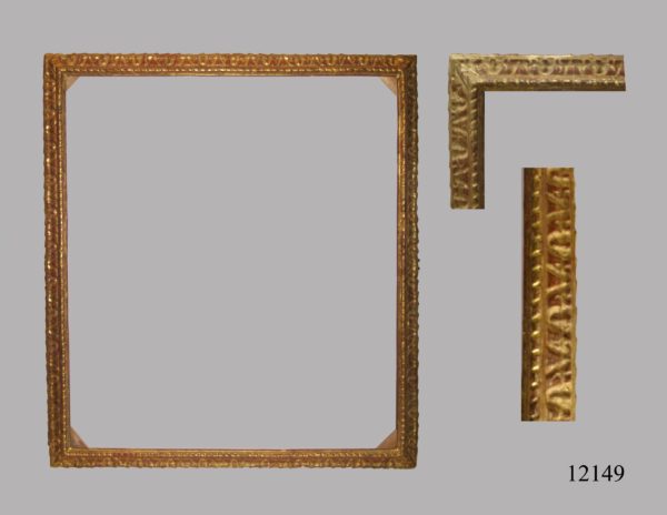 Marco de talla dorado con oro fino. S. XVIII