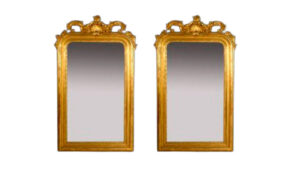 Пара елизаветинских зеркал из тонкой золотой резьбы, с изогнутым верхом. XIX век