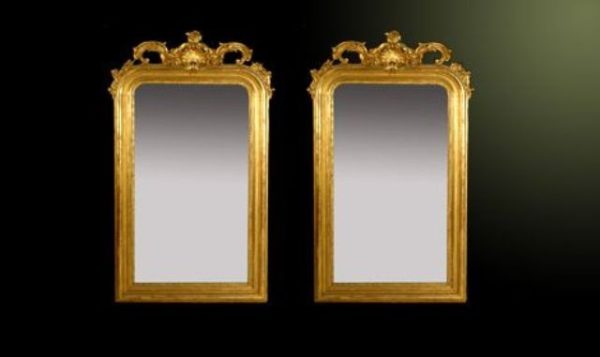 Pareja de Espejos Isabelinos de talla dorados oro fino, con copete en la parte superior curvada. S. XIX