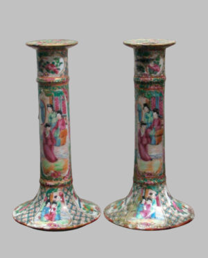 Pareja de Candeleros de Porcelana – Siglo XVIII