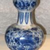 Jarra de porcelana Delft blanca y azul, Restaurada. Holanda, S. XVIII