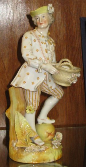 Figura porcelana: Hombre. Richard Ginori, 1735 - 1896