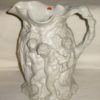 Jarra de porcelana blanca Parisina de Clignancourt. Diseñador: J. Moitte, 1793 -1798. Firmado