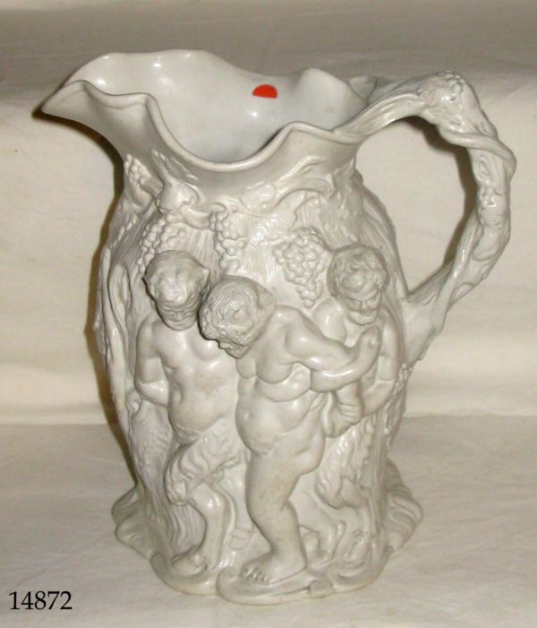 Jarra de porcelana blanca Parisina de Clignancourt. Diseñador: J. Moitte, 1793 -1798. Firmado