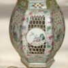Lámpara de porcelana Pekín de dos piezas. S. XIX.