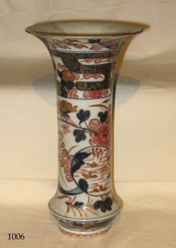 Jarrón de porcelana Imari de boca ancha. S. XVIII
