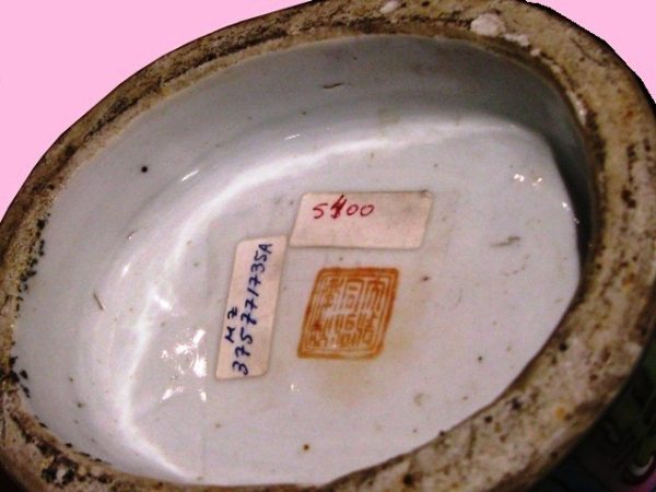 Botella porcelana China, Famille Rose, Emperadores sobre caballos, S. XVIII. Firmado