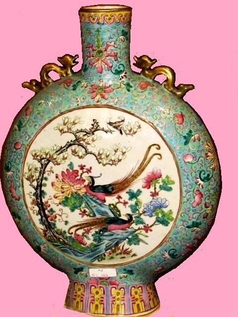 Botella porcelana China, Famille Rose, Emperadores sobre caballos, S. XVIII. Firmado