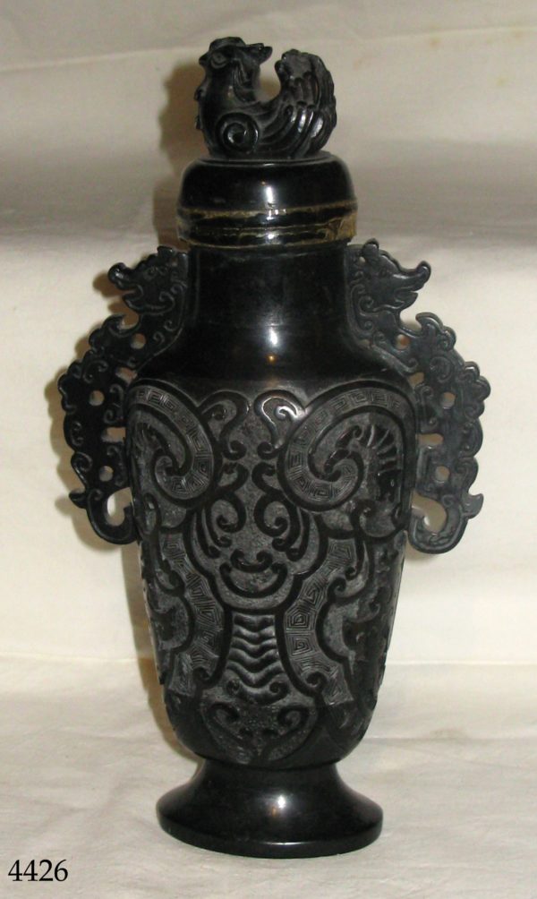 Jarrón de Jade negro. Talla Pekín