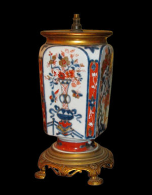 Японская нахольная лампа Imari с золотым бронзовым применением. XIX век