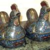 Pareja Gallinas de Cloisonné azules divididas en dos partes, para servir comida. S. XVIII
