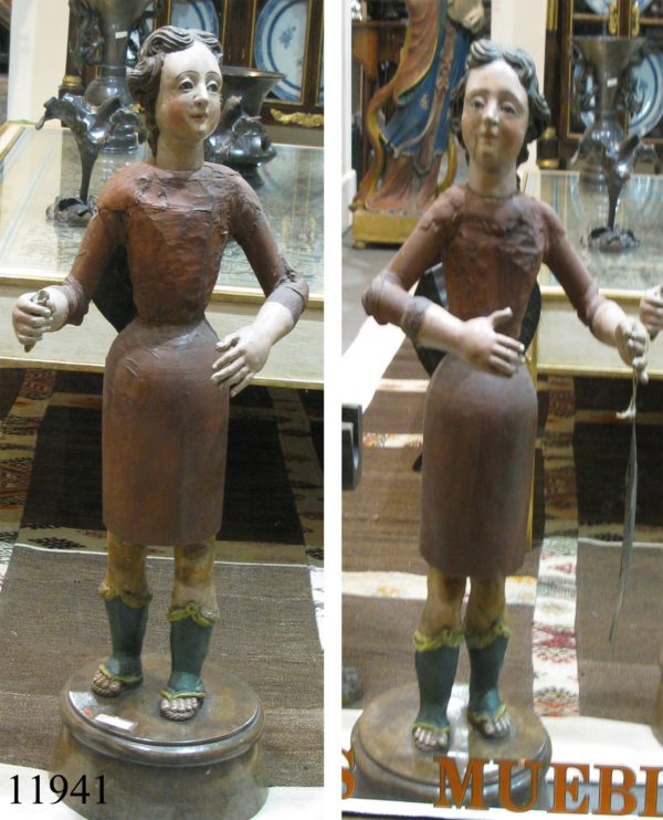 Pareja Tallas de madera. Ángeles con alas de metal, policromados en rojo