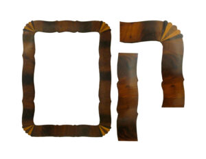 Рама Империя волнистого красного дерева, с лемонграссом по углам. Оригинальное зеркало. C. 1800