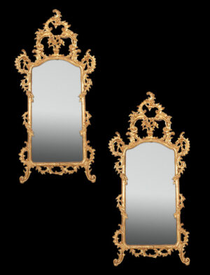 Золотая рама с мелким золотом, с резьбой по углам. С. XVII