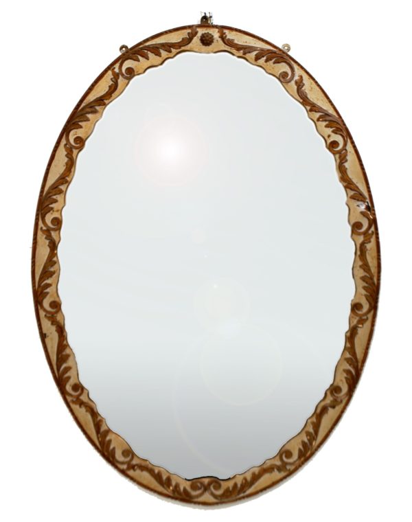 Espejo ovalado con aplicaciones de escayola policromada. Italia, S. XIX