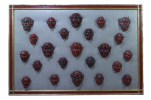 Важная коллекция из двадцати трех японских масок Папье Маче, представляющих лица мужчин. XVIII век