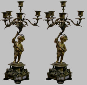 Пара Бронзовые канделибры Людовик XV, представляющие ребенка с пятью свечами. XVIII век