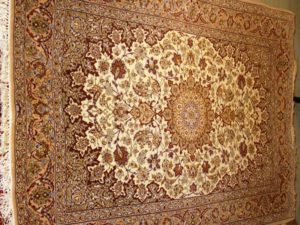 Alfombra Isfahan. Medidas: 158/ x 100 cm.