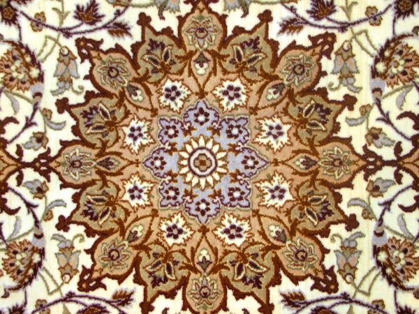 Alfombra Isfahan. Medidas: 158/ x 100 cm.