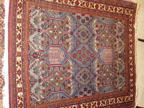 Alfombra Tabriz Antigua. Medidas: 161 X 115 cm.