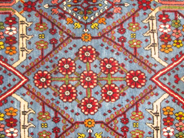 Alfombra Tabriz Antigua. Medidas: 161 X 115 cm.