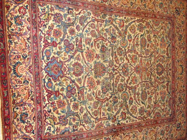 Alfombra isfahan Antigua. Medidas: 201 x 136 cm