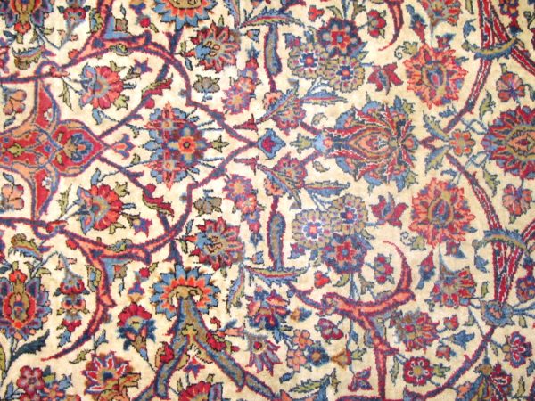 Alfombra isfahan Antigua. Medidas: 201 x 136 cm