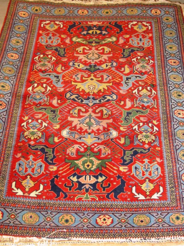 Alfombra Shirwan Antigua. Medidas: 170 x 113 cm.