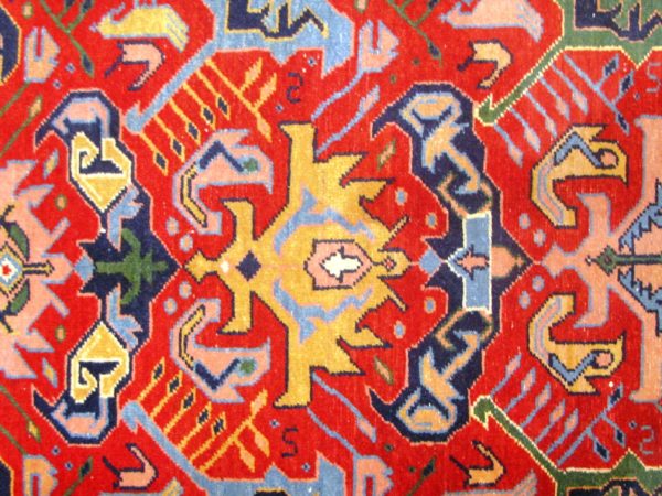 Alfombra Shirwan Antigua. Medidas: 170 x 113 cm.