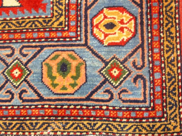 Alfombra Shirwan Antigua. Medidas: 170 x 113 cm.