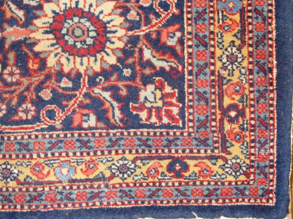 Alfombra Tabriz Antigua. Medidas: 298 x 370 cm..