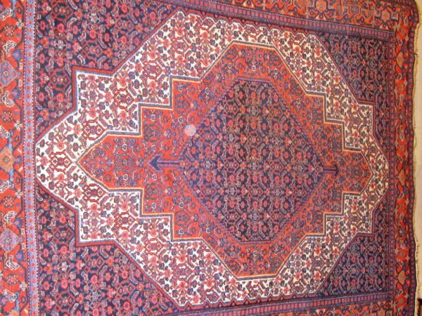 Alfombra Senneh Antigua. Medidas: 195 x 139 cm.