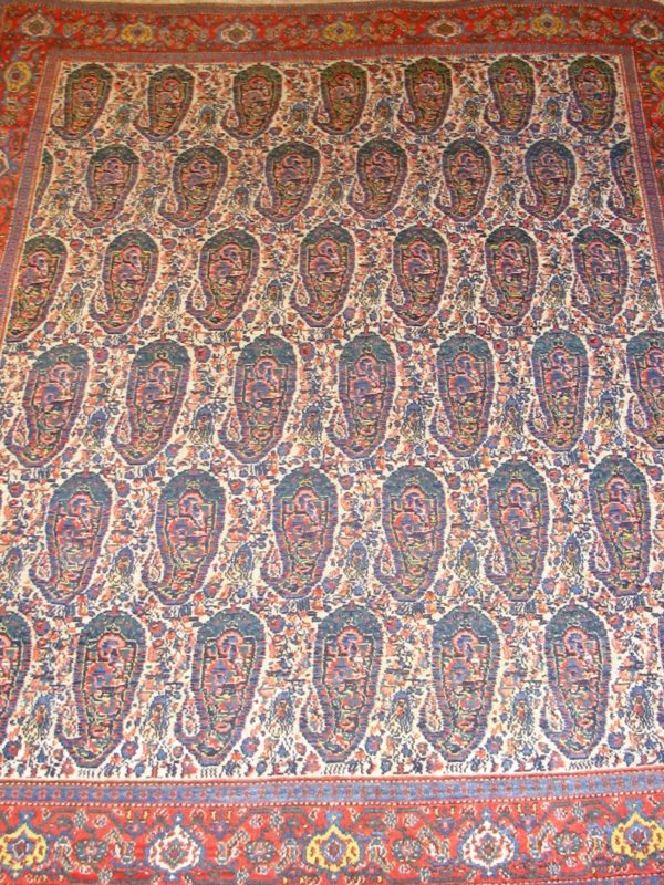 Alfombra Senneh Antigua. Medidas: 137 x 191 cm.